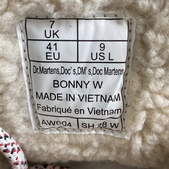 DR MARTENS WOMEN BLACK LACE UP ANKLE BOOT SUPER CUTE SIZE 9 - Picture 8 of 8